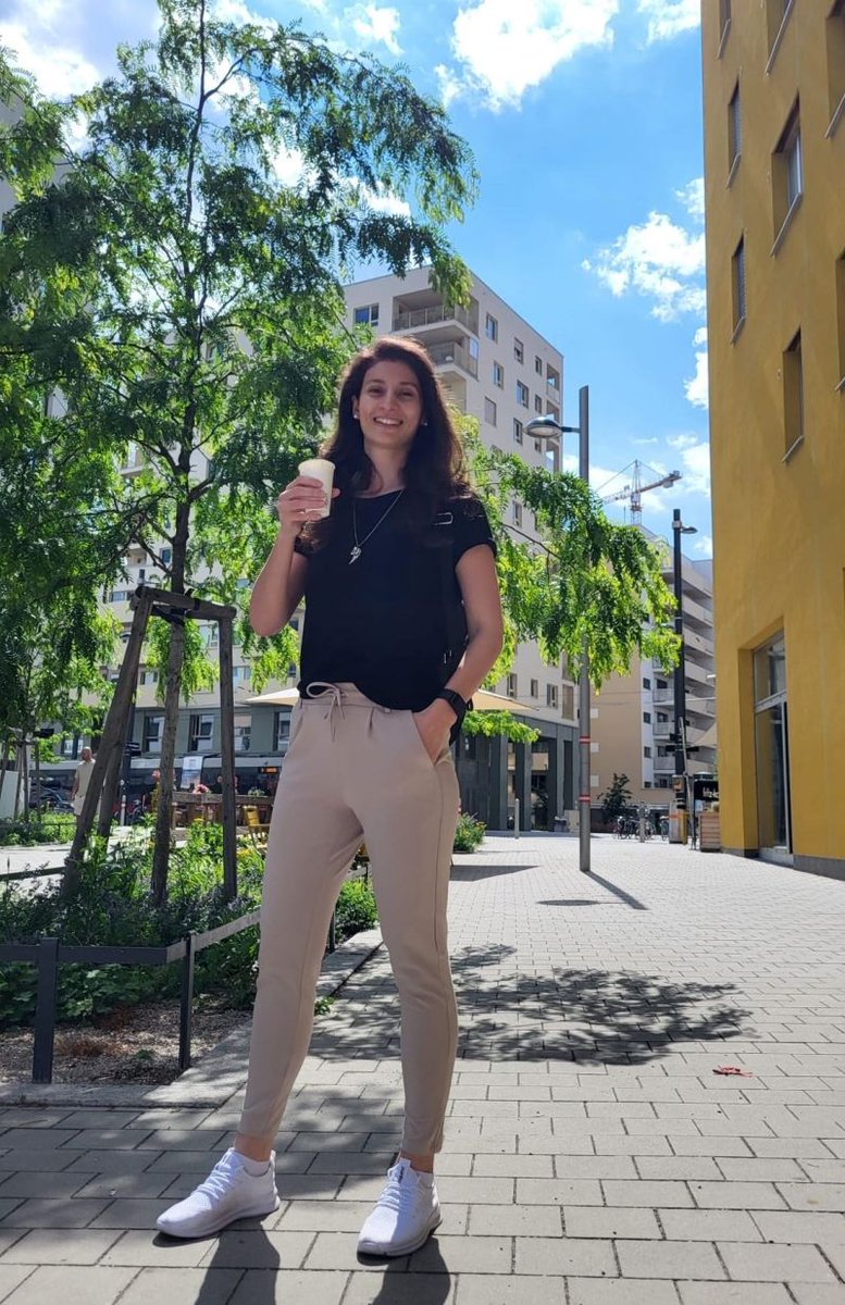 Njuchi_'s tweet image. Feeling overwhelmed by big tasks? ๐ฐ
โ๏ธ A sunny day in Vienna, coffee in my hand, and a little reminder for anyone switching careers while working full-time.
Switching to DevOps or starting an IT career is going to feel paralyzing.
I`ve been there. But hereโs the truth Iโveโฆ