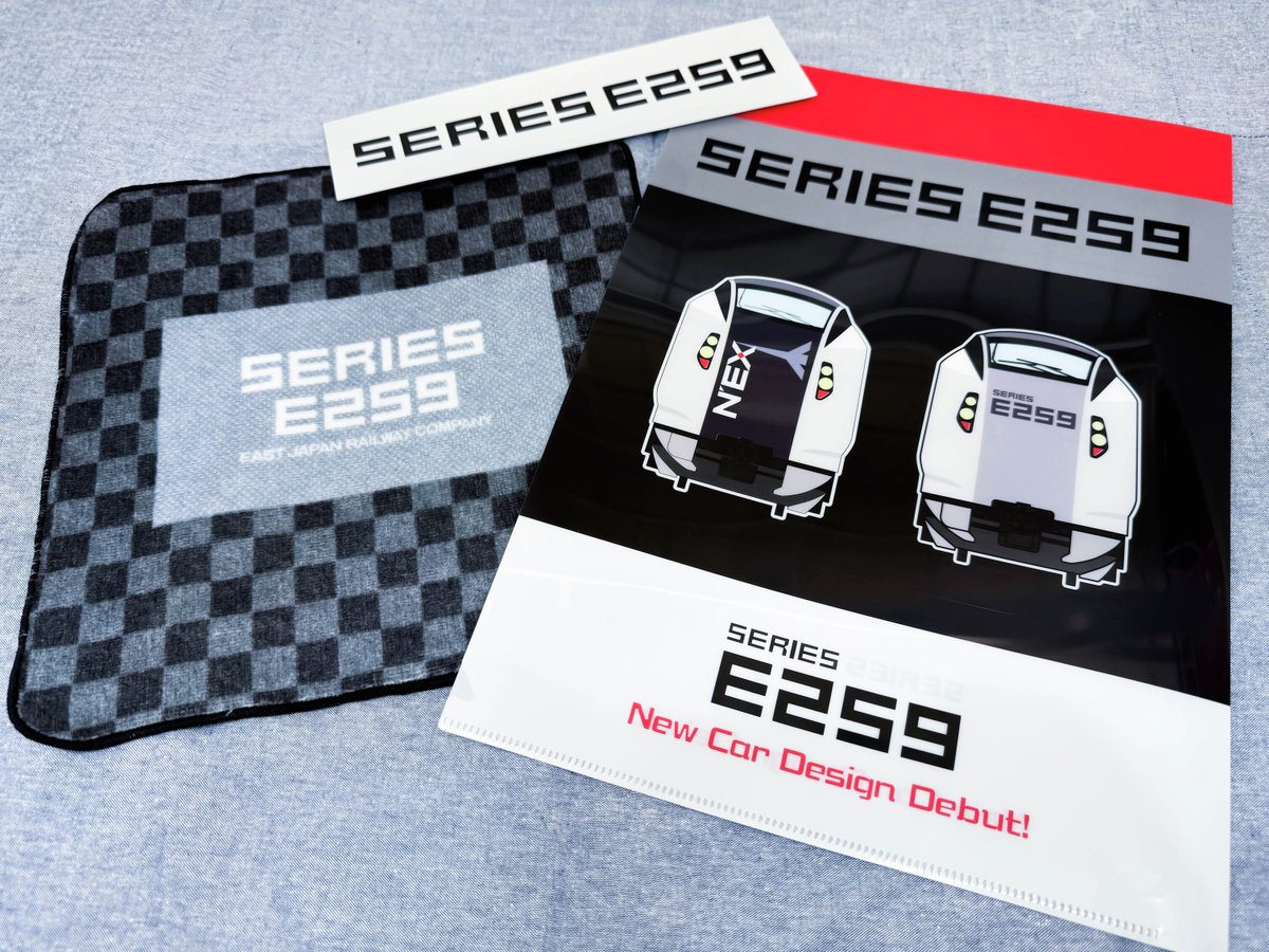 GS_RAILYARD's tweet image. 成田エクスプレスの新塗装グッズ、好評販売中✨
ミニハンカチは枕カバー風のデザインなので、普段お使いの椅子や枕に添えるだけで、車内気分が味わえます👍
『E259系新塗装ステッカー』
価格:550円(税込)
『E259系新塗装クリアファイル』
価格:550円(税込)…