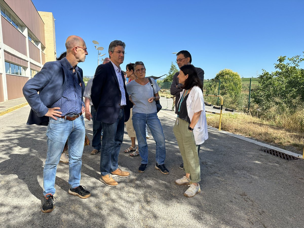 VilafrancaAj's tweet image. 🆕L’alcalde @FRomeroGamarra i el regidor de Salut, Jordi Junyent, han assistit a la visita que ha fet la consellera de @salutcat Olga Pané  fa a l’Hospital Comarcal de #Vilafranca afectat pels aiguats d’ahir. Encara no hi ha aigua i llum i s’hauran d’evacuar els pacients.
👇🏽