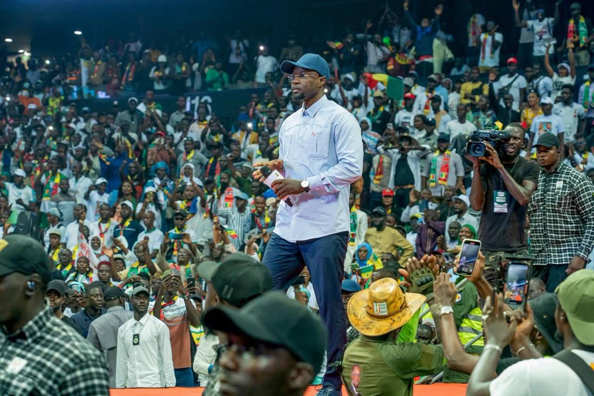 Baay_Caaya ☥ (@tkemtiyu) on Twitter photo 🧵 THREAD : Max Weber n’a jamais dit que les partisans d’un leader charismatique sont des "moutons".
1/
J'ai vu ici, certains parler de "charisme" pour dénigrer ceux qui soutiennent <a href="/SonkoOfficiel/">Ousmane Sonko</a> et parlent d'une approche binaire depuis 2021 👇🏿 🧵 THREAD : Max Weber n’a jamais dit que les partisans d’un leader charismatique sont des "moutons".
1/
J'ai vu ici, certains parler de "charisme" pour dénigrer ceux qui soutiennent <a href="/SonkoOfficiel/">Ousmane Sonko</a> et parlent d'une approche binaire depuis 2021 👇🏿