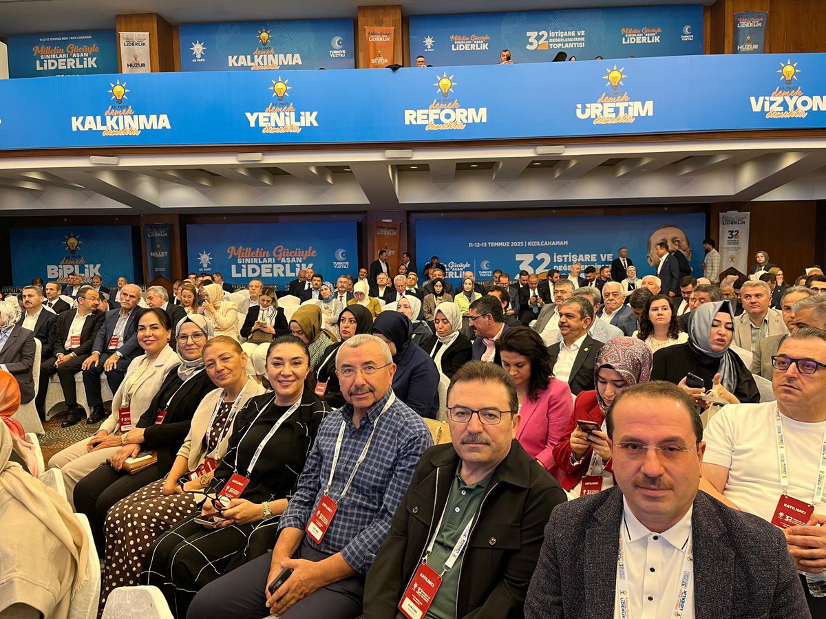 📍#Kızılcahamam

32. İstişare ve Değerlendirme Toplantımızın son gününde #TürkiyeYüzyılı hedeflerimiz doğrultusunda programlarımıza Genel Başkan Yardımcılarımızın sunumlarıyla devam ediyoruz.

Milletin Gücüyle Sınırları Aşan Liderlik🇹🇷

#SınırlarıAşanLiderlik

<a href="/RTErdogan/">Recep Tayyip Erdoğan</a> <a href="/Akparti/">AK Parti</a>