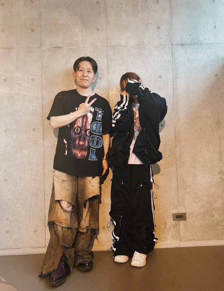 KIDILL展示会

いつも衣装やプライベートなどありがとうございます！

今回も最高でした！

デザイナーのヒロさんとも📸

#KIDILL
#秘めごと
#詩音