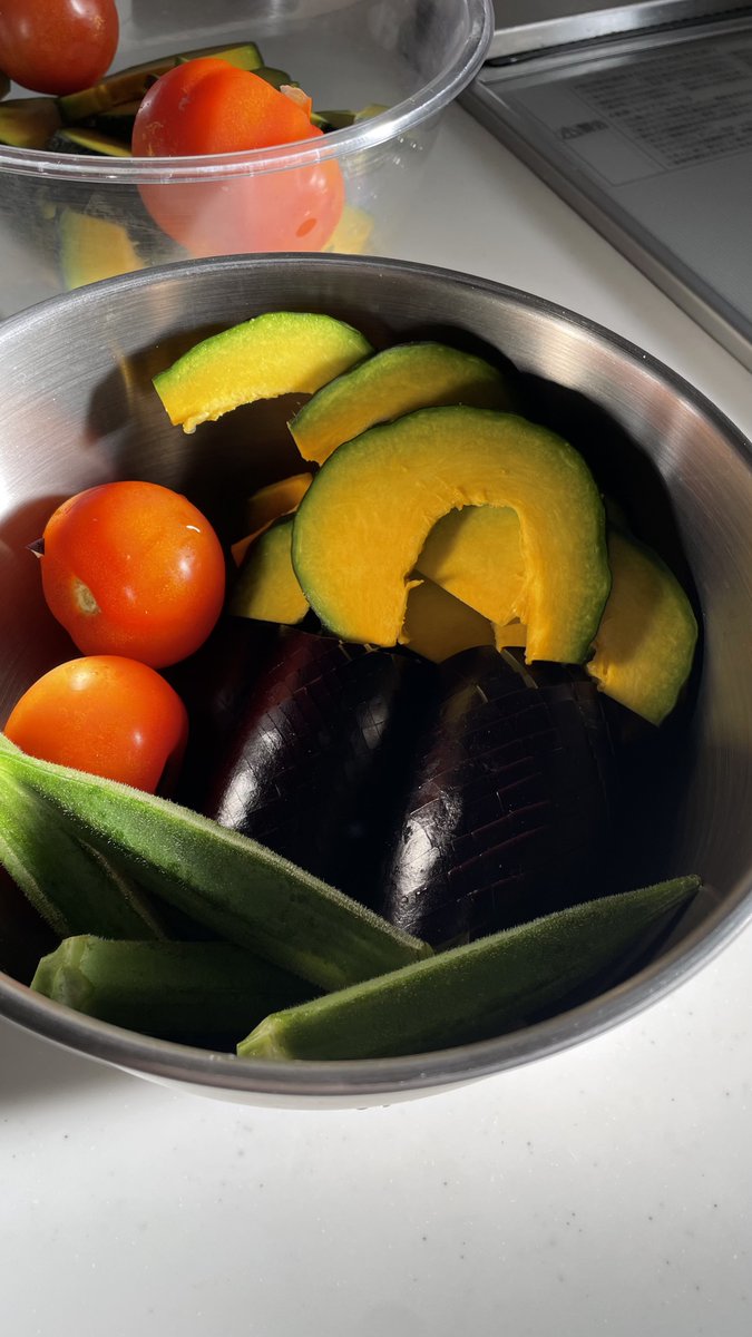 夏野菜をもらったので
見よう見まねで作った揚げ浸し

最近本当に暑すぎるけどやっぱり夏が好き
キラキラした夏野菜を見るとなんだかワクワクする