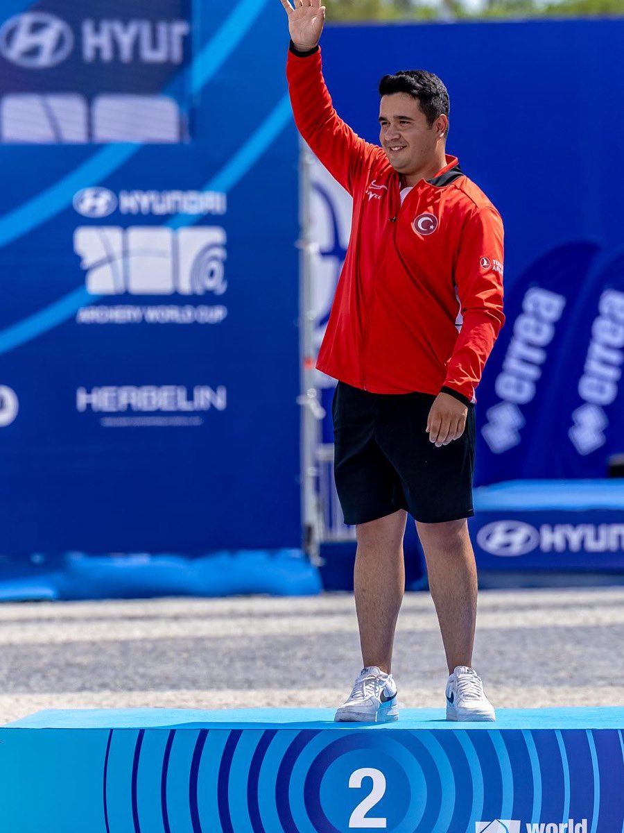 Güzel bir pazar gününe güzel bir haber yakışır. Dünya Okçuluk Federasyonu tarafından düzenlenen Dünya Kupası 4. Ayak yarışmasının "Makaralı Yay Erkekler kategorisinde” Belçika, Guatemala, İtalya ülkelerinden katılan rakiplerini eleyerek çeyrek finale çıkan, çeyrek finalde