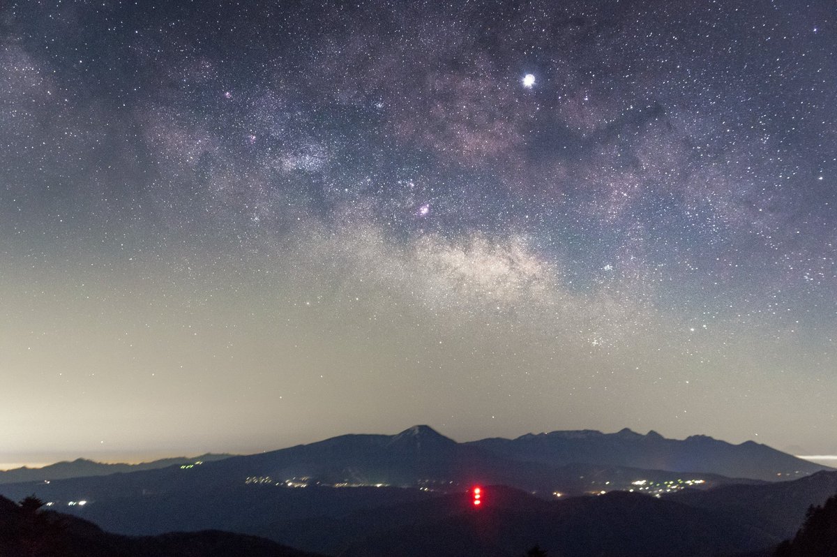 jinamu0803's tweet image. 『天の川』
長野県美ヶ原高原からの八ヶ岳とその上に流れる天の川。
今夜はイカと野菜のかき揚げと冷奴、タコわさびで🍻
今日も一日お疲れ様。
#ファインダー越しの私の世界 #写真好きな人と繋がりたい #pentax #しあわせ信州