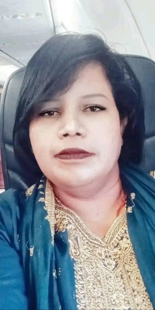 कदर करना सीख लो अपनों की ना जिन्दगी वापस आती है 
 और ना जिन्दगी में आए हुए लोग💝♥️

सुंदर होने से प्रेम नहीं होता,
जिससे प्रेम होता हैं  
      वही सुंदर लगते लगता है 💞

चेहरे पर सदैव मुस्कान का ये मतलब नहीं की जीवन में संघर्ष नहीं है,
बस ईश्वर पर भरोसा ज्यादा है....!!🙂

आरती