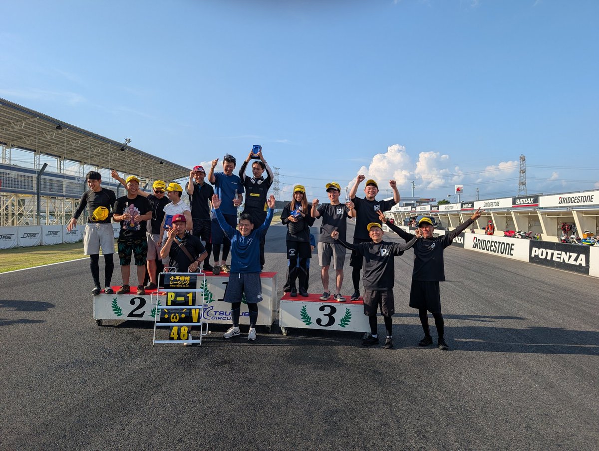 mugiGohandayo's tweet photo. 無事6時間完走して3位入賞頂きました🏆️
チームのみんなが暑い中頑張って走ってくれたおかげです✨️
みんなに感謝です
#ミニろく筑波戦
#POXLCAFERacing
#RB_Riberty https://t.co/zYGqzq6Nfh