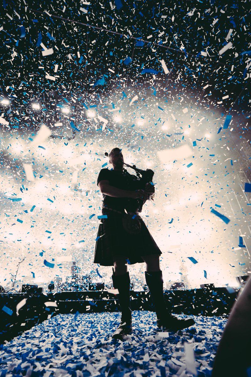 BiffyClyro's tweet photo. Home. Thank you @TRNSMTfest 🏴󠁧󠁢󠁳󠁣󠁴󠁿

📸 @brisbanecameron, @RoseRedVelvet, Rory Barnes, https://t.co/ZMtx0HrRA2