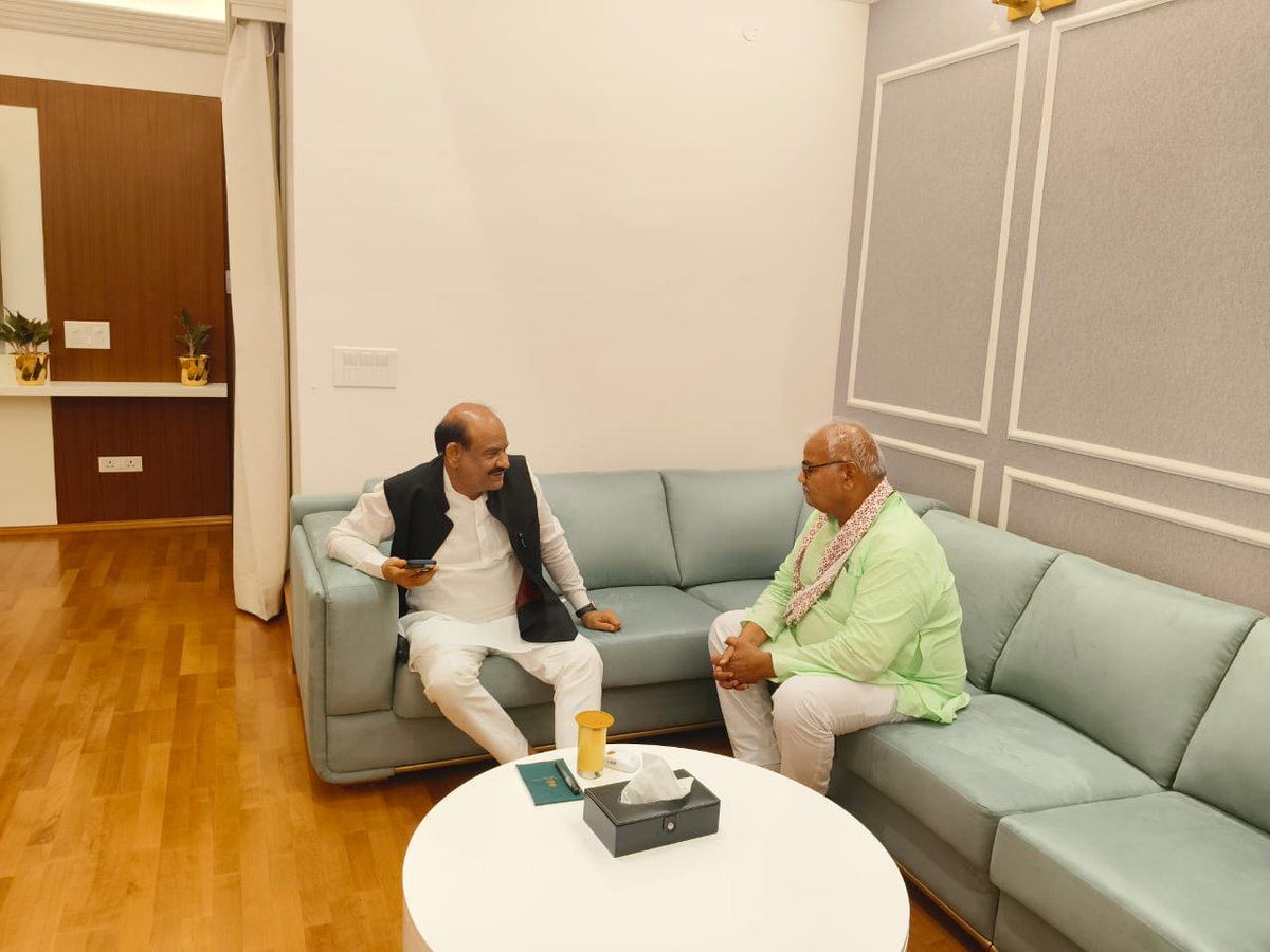 madandilawar's tweet photo. आज नई दिल्ली प्रवास के दौरान माननीय लोकसभा अध्यक्ष एवं कोटा-बूंदी लोकसभा क्षेत्र से सांसद श्री ओम बिरला जी से शिष्टाचार भेंट की।

इस अवसर पर प्रदेश के कल्‍याण और जनहित से जुड़े हुए विभिन्न विषयों पर उनके साथ सकारात्मक चर्चा की।

@ombirlakota https://t.co/AZjac6DBJP