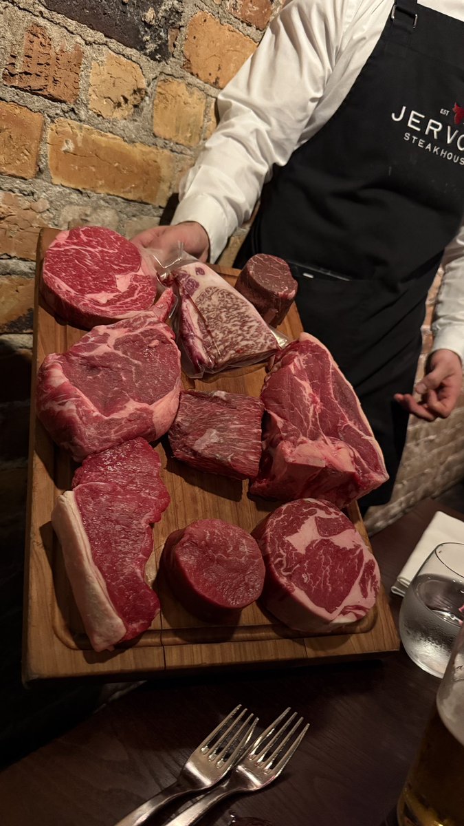 8人で来てるんで全部頼もうってなってる。。。。。笑