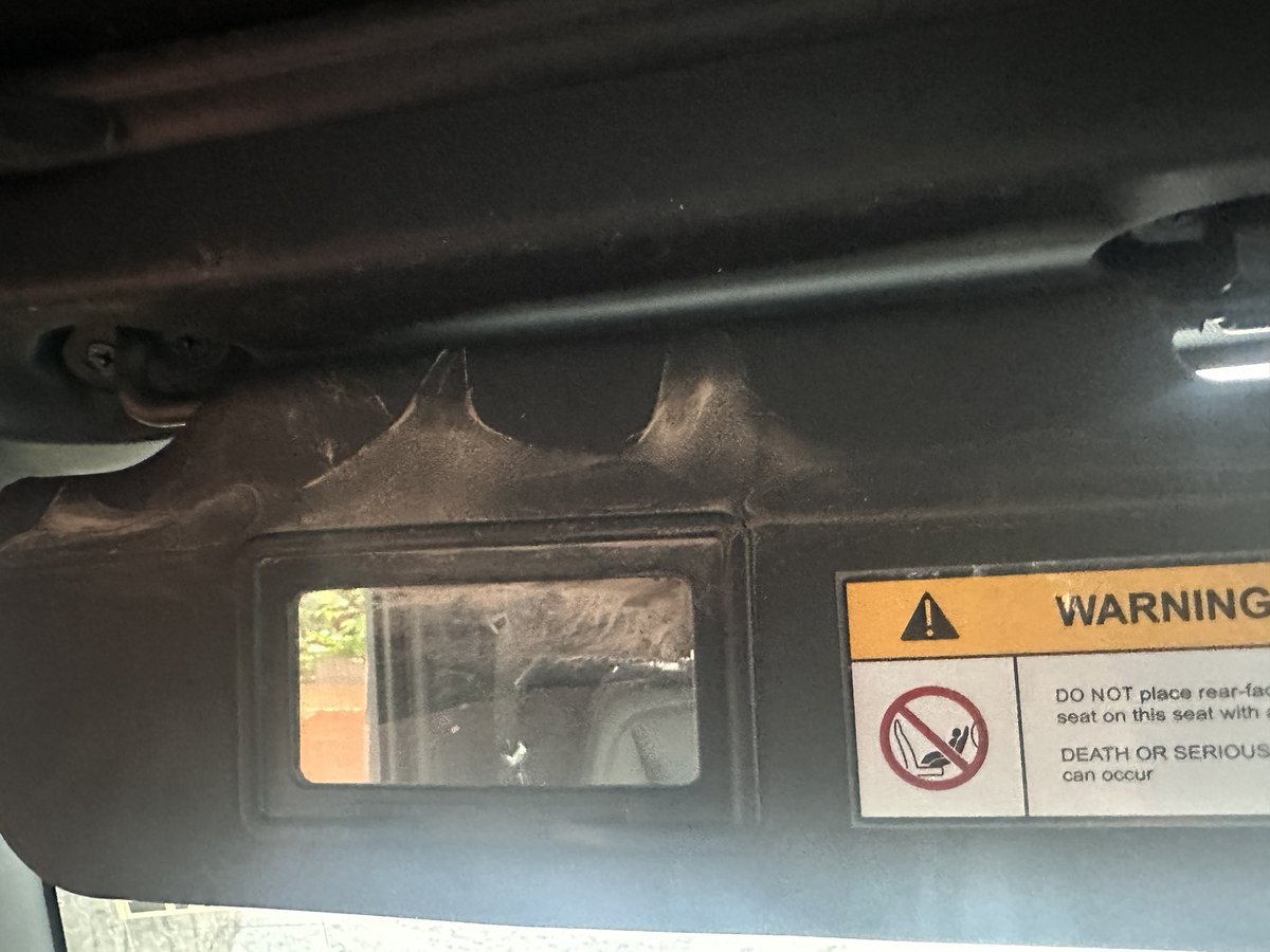 ashutosh_remmbs's tweet image. @MahindraRise  @anandmahindra Thar4x4 3Door,my dream car, is a daily nightmare. Woke up today to the recurring problem of rain water having leaked into my cabin &amp;amp; passenger side sunshade being completely soaked &amp;amp; my documents/electronics floating in thar's glovebox.#zeroquality
