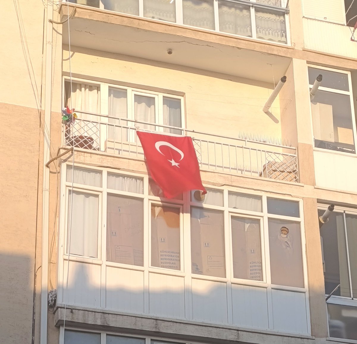 Resul ARGİŞ (@resulargis) on Twitter photo Cumhurbaşkanımız Sayın <a href="/RTErdogan/">Recep Tayyip Erdoğan</a> ’ın çağrısıyla;
Türk bayrağımızı gururla astık.
“Bayrakları bayrak yapan üstündeki kandır,
Toprak eğer uğrunda ölen varsa vatandır.”
Balkonlarımızı, şehrimizi, sokaklarımızı bayraklarla donatmaya davet ediyorum! 🇹🇷
#AsBayrakları Cumhurbaşkanımız Sayın <a href="/RTErdogan/">Recep Tayyip Erdoğan</a> ’ın çağrısıyla;
Türk bayrağımızı gururla astık.
“Bayrakları bayrak yapan üstündeki kandır,
Toprak eğer uğrunda ölen varsa vatandır.”
Balkonlarımızı, şehrimizi, sokaklarımızı bayraklarla donatmaya davet ediyorum! 🇹🇷
#AsBayrakları