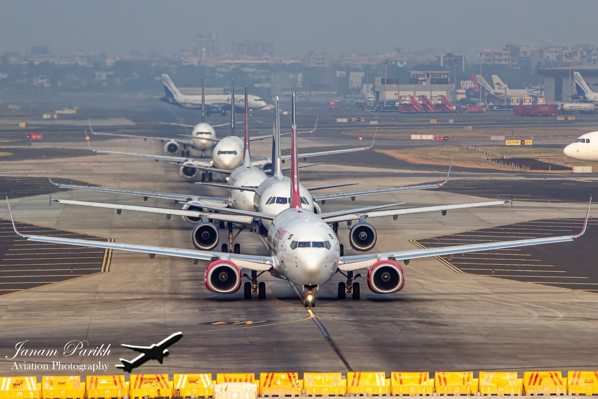 Good old days and the early morning line-up of narrow body metal birds at <a href="/CSMIA_Official/">Mumbai Airport</a>. 😍✈️

#Avgeek #Aviation #PlaneSpotting #MumbaiAirport