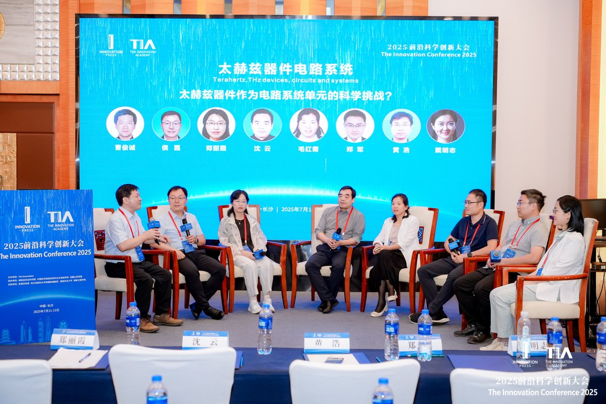 InnovSci's tweet image. 🔦⚡ Photonics & Circuits
From THz devices to low-dimensional materials—Session 25 tackles the cutting-edge of optoelectronic integration.#PhotonicChips #Microelectronics #Terahertz #Optoelectronics #TIC2025