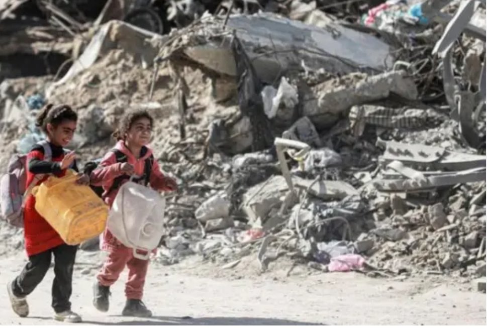 Gazze’de israil alçaklarının katliamı devam ediyor. Masum sivillere, çocuk ve kadınlara gücü yeten mahluklar.
Cezanızı mutlaka çekeceksiniz… ⌛️