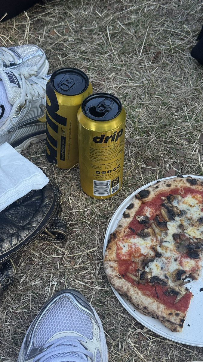 kan aan niks anders denken dan hoe ziek wireless was want hoe heb ik drake, pnd, summer walker, giveon, bryson, kehlani, ty dollasign, leon thomas &amp; lauryn hill op 1 avond gezien……??