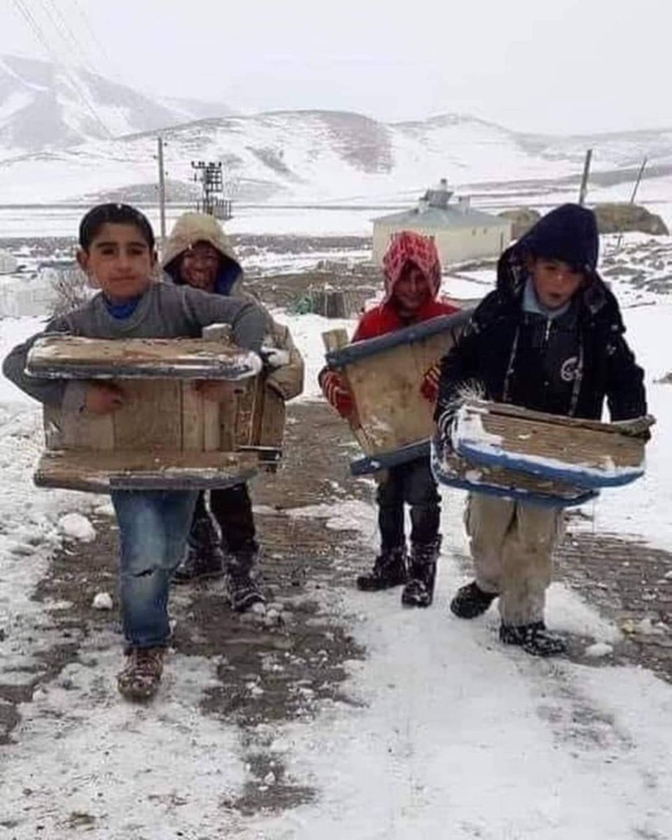 "Okulda alınan ders;
ya bir tasavvurdur, hayale mal edilir,
ya bir hünerdir, ele mal edilir,
ya bir iradedir, iktidarımıza ilâve edilir,
ya da bir aşktır, kalbe doldurulur…"
#ags #ags2025 #öabt #OEABT2025