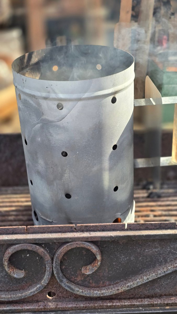 Сегодня заметно похолодало,  уже не так мучительно для собаки, ну и для меня тоже. 
А вчера была 🔥🔥🔥🔥🔥