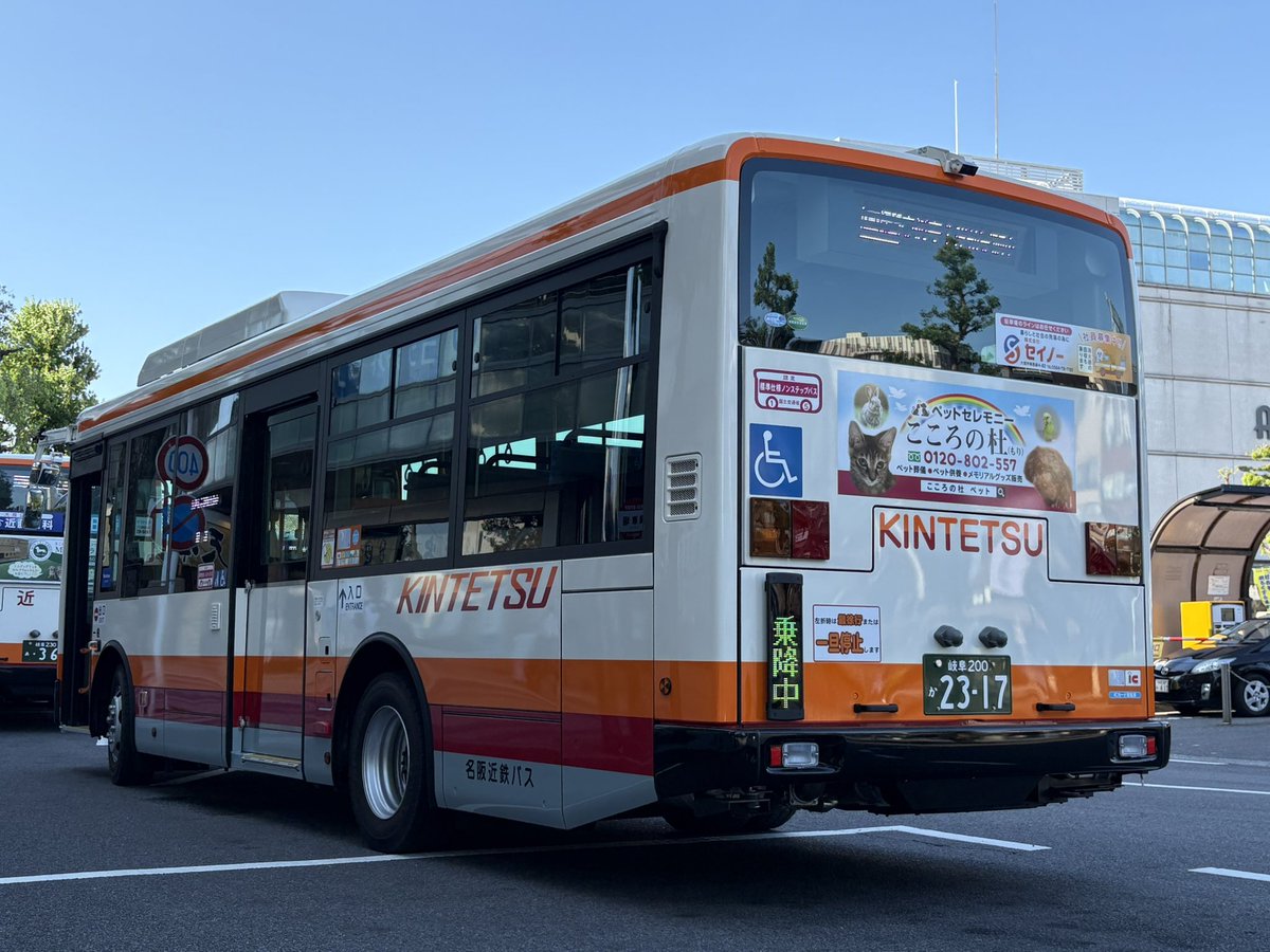 名阪近鉄バス 2317 新しく入った中型で、これまでとは色々違いますね