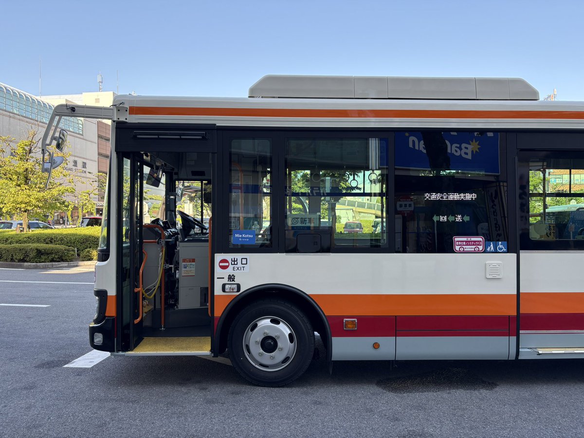 名阪近鉄バス 2317 新しく入った中型で、これまでとは色々違いますね