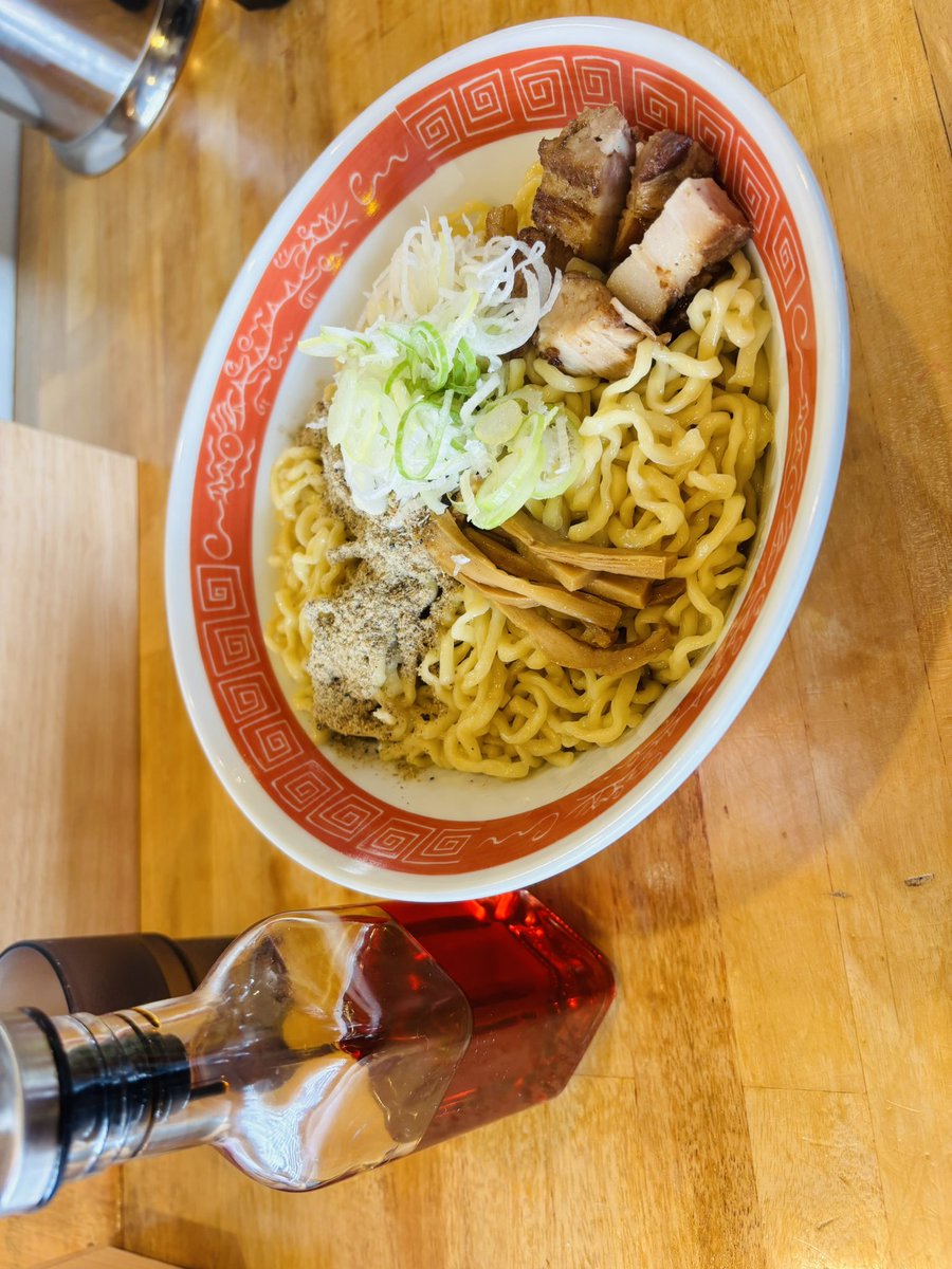 本日の會さんで、油そばと、かけ汐☺️
今日も、最高でした🍜
#中華蕎麦會
#煮干
#ラーメン
#キング
#濃厚民族