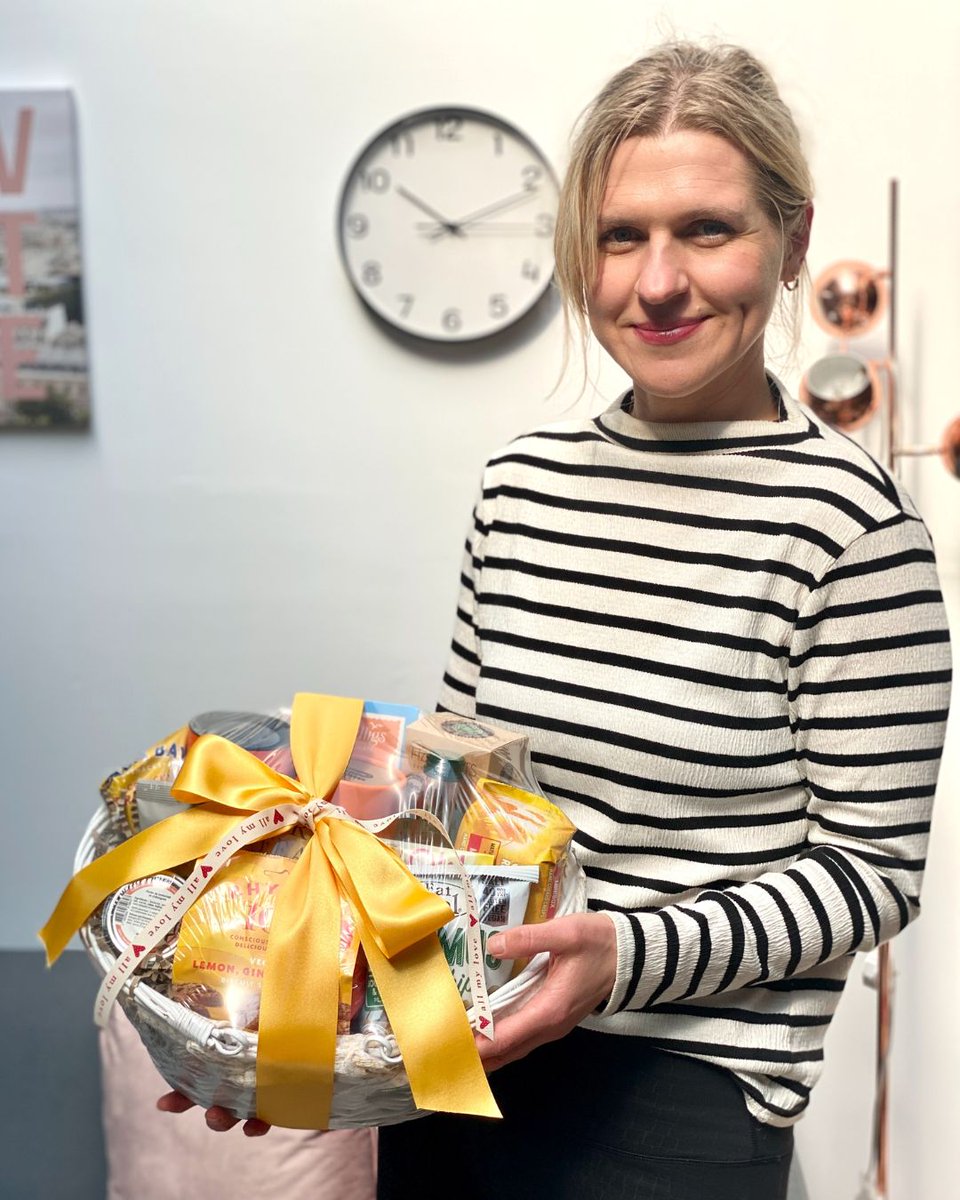 BasketsGalore's tweet image. Receiving a Surprise Gift is super exciting! 馃巵馃ぉ馃グ
Delight your loved ones on their Birthday, or when they get married, have a new baby, get a new job, pass an exam! 馃巰馃巿馃檭
ow.ly/Ytka50WocfE
#giftsforalloccasions #giftsforall #giftbaskets #gifts #surprisegifts