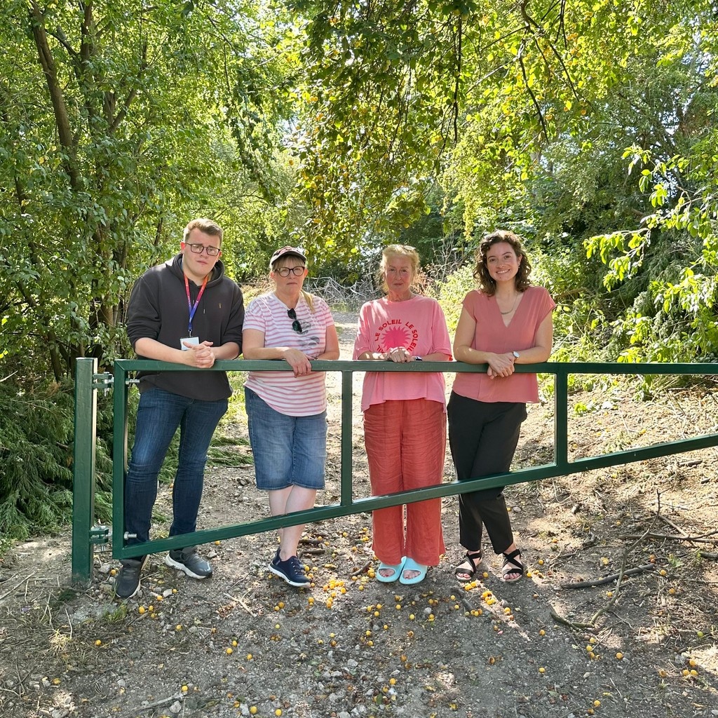 SarahCoombesWB's tweet image. 🏍️ Antisocial bikes are ruining our communities. On Tamebridge estate they have been causing havoc.
🌹It was great to see a new gate installed by the local Labour team.
🤝 Residents were very happy with this change and had already reported a positive change!