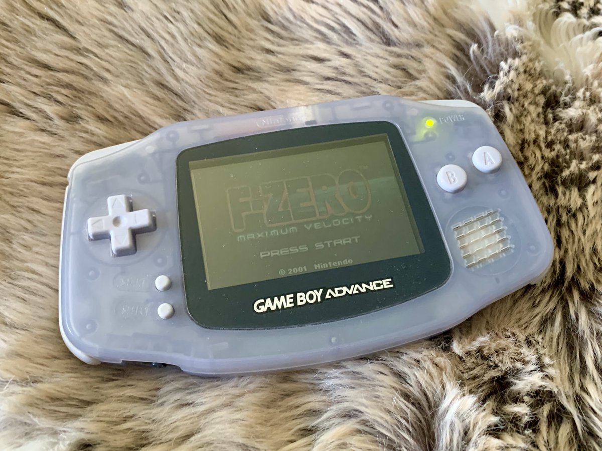 retrokatg's tweet image. How Nintendo had the brass neck to release crap hardware like this is astounding.
You simply cannot see the screen.