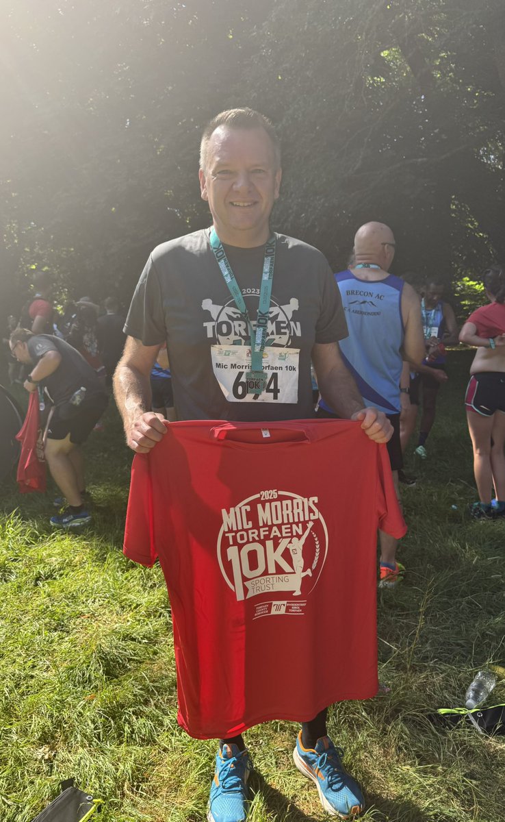 NickTorfaen's tweet image. Thank you to everyone involved in organising the Mic Morris Torfaen 10k today.
It was a pleasure to run in such a friendly atmosphere, with the marshals giving encouragement, and local people all along the route giving incredible support - and great banter with the MP!