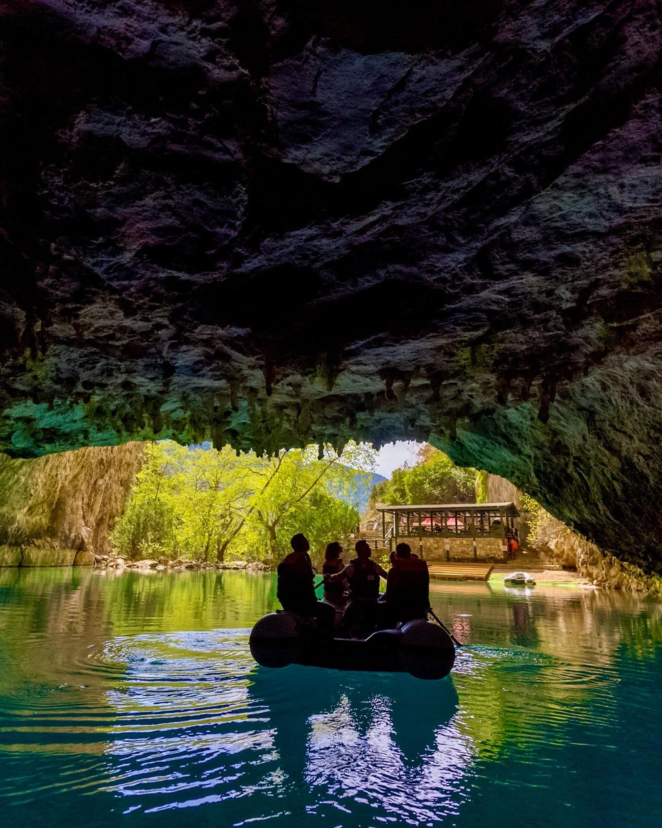📍Antalya’da turizmde yeni bir zirve daha geride bırakıldı.

📈 12 Temmuz 2025 tarihinde Antalya ve Gazipaşa havalimanlarımızdan toplam 100 bin 646 yabancı ziyaretçi giriş yaptı.

Bu veri;
🔹 Son 5 yılın Temmuz aylarında kaydedilen en yüksek günlük yabancı ziyaretçi sayısı olarak