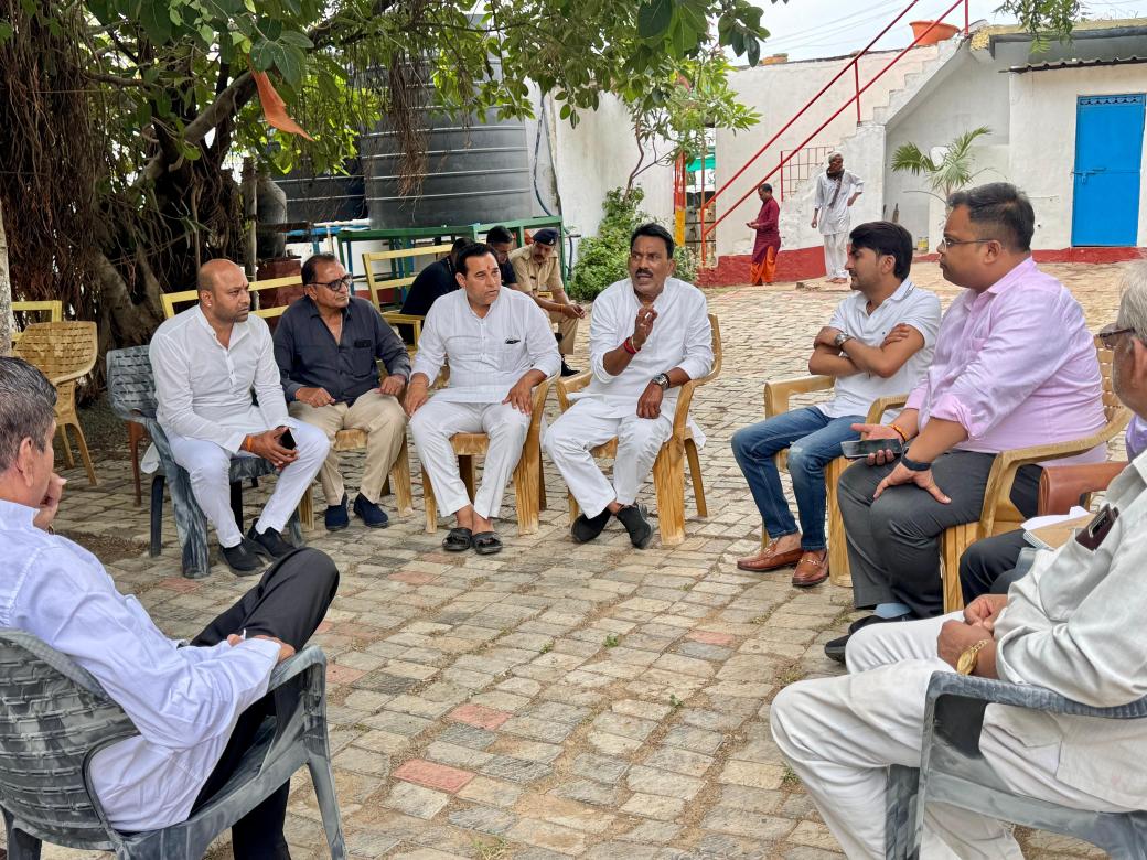 आज कनाडिया स्थित श्रीमद् भागवत गोशाला पहुँचकर गौ माताओं की सेवा की व 'हरित भारत, विकसित भारत' के संकल्प की प्राप्ति हेतु माननीय प्रधानमंत्री श्री नरेंद्र मोदी जी द्वारा प्रारंभ ‘एक पेड़ माँ के नाम’ अभियान के अंतर्गत वृक्षारोपण किया। 

साथ ही, कनाडिया टेकरी पर माननीय मुख्यमंत्री