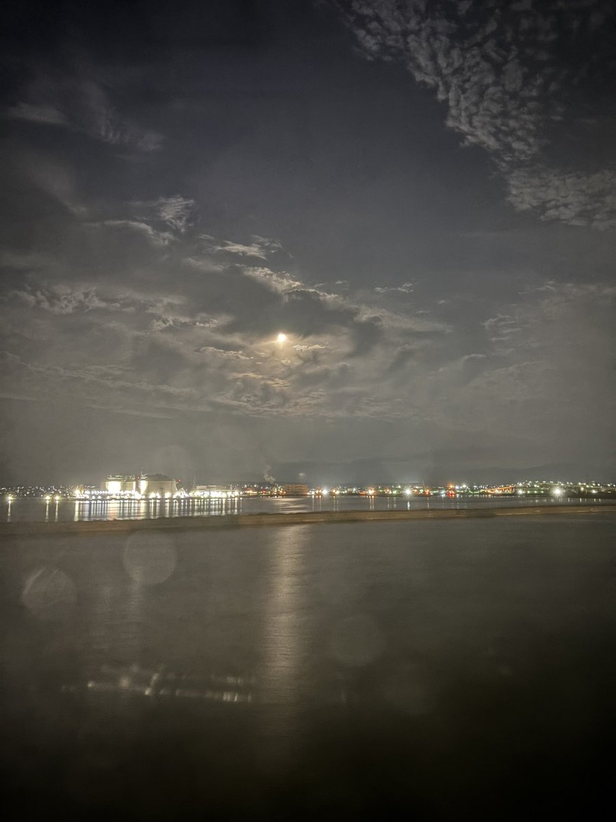 roby_111's tweet photo. 本日の今朝、北海道上陸しました！
家族でフェリーで！
#北海道 #シルバーフェリー https://t.co/jm3ERyCDCl