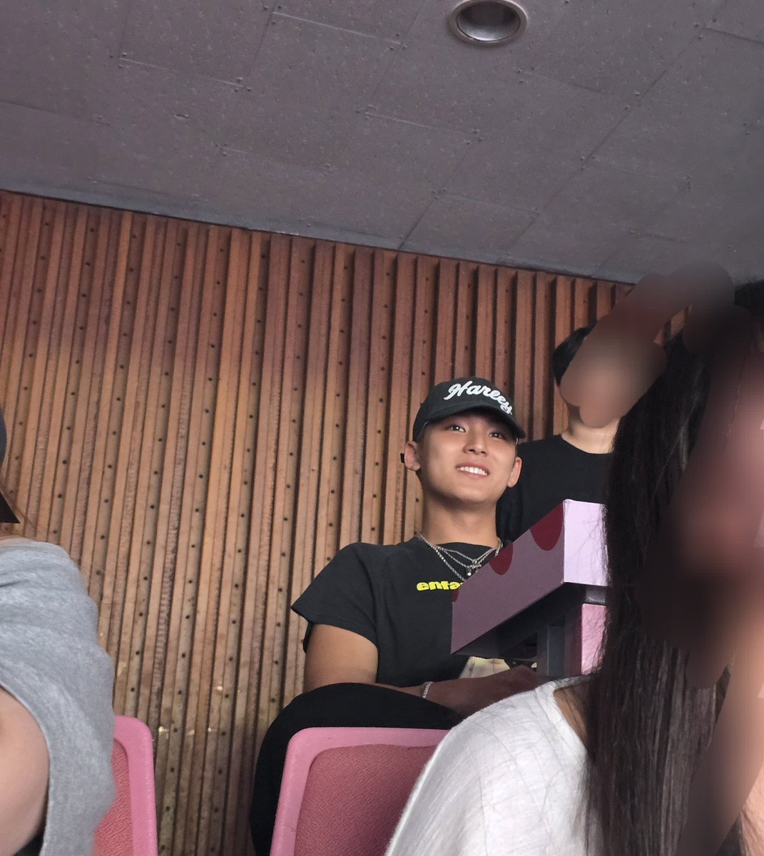 _MWYJLUVR's tweet image. mingyu so handsome 🥺