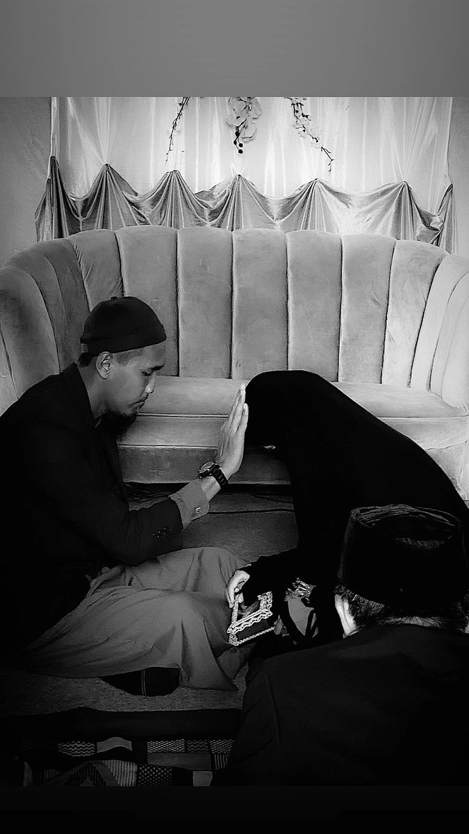 "Ya Allah, karuniakanlah kami pernikahan yang diberkahi tanpa perpisahan di dalamnya, pasangan yang tidak ada perpisahan di antara kami karena kematian sebelum waktunya, keturunan yang sholeh,sehat dan tanpa penyakit, dan rezeki yang halal lagi melimpah."