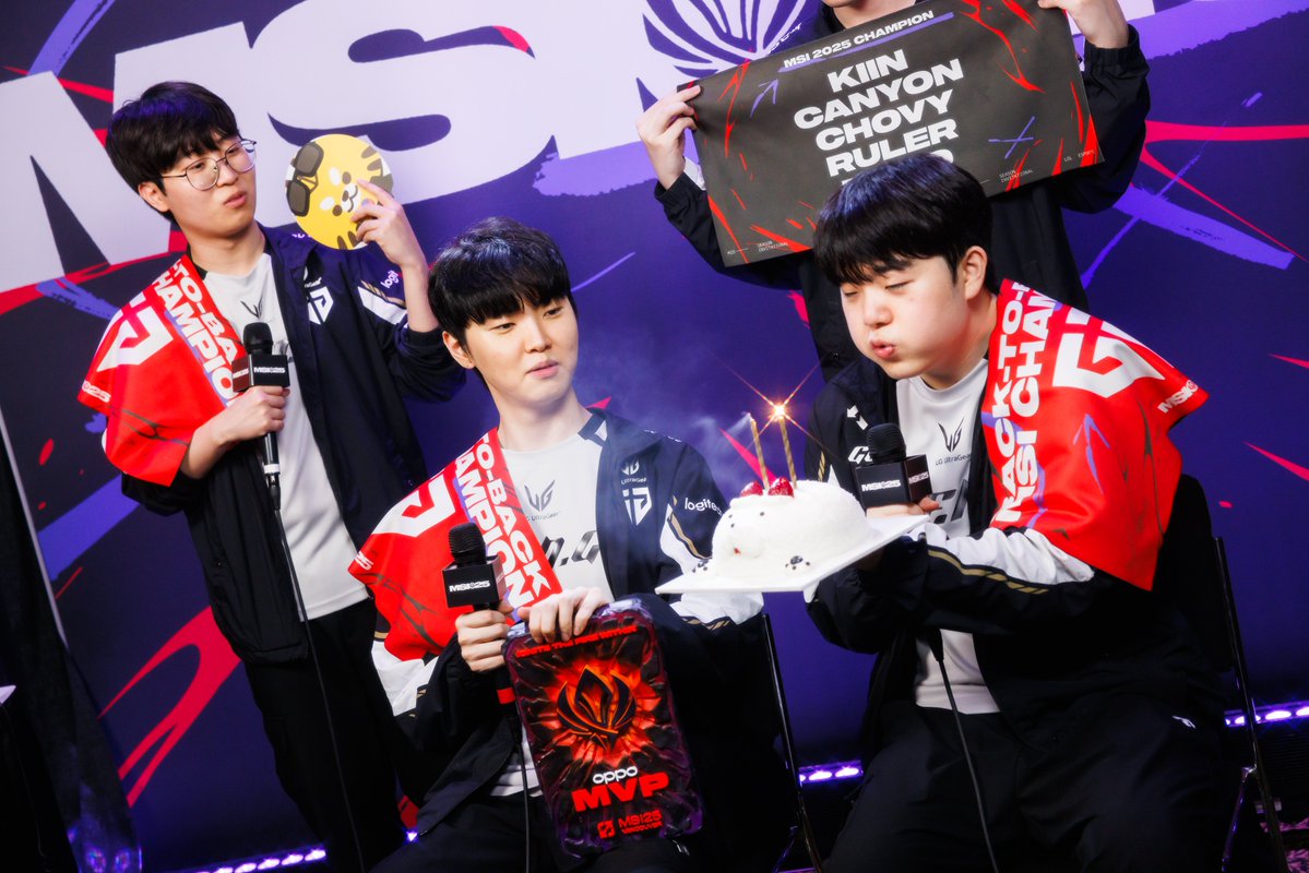 lolesports's tweet photo. 🎂 https://t.co/pLoCz0wZVS