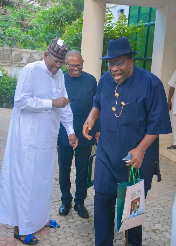 JesusOverNaija's tweet photo. @atiku @mayeesq Dear Well-meaning Nigerians, #PeterObiIsComing
#ANewNigeriaIsPOssible

Dear @ADCNig, please, #GiveUsPeterObi https://t.co/XIFbBSSWsm