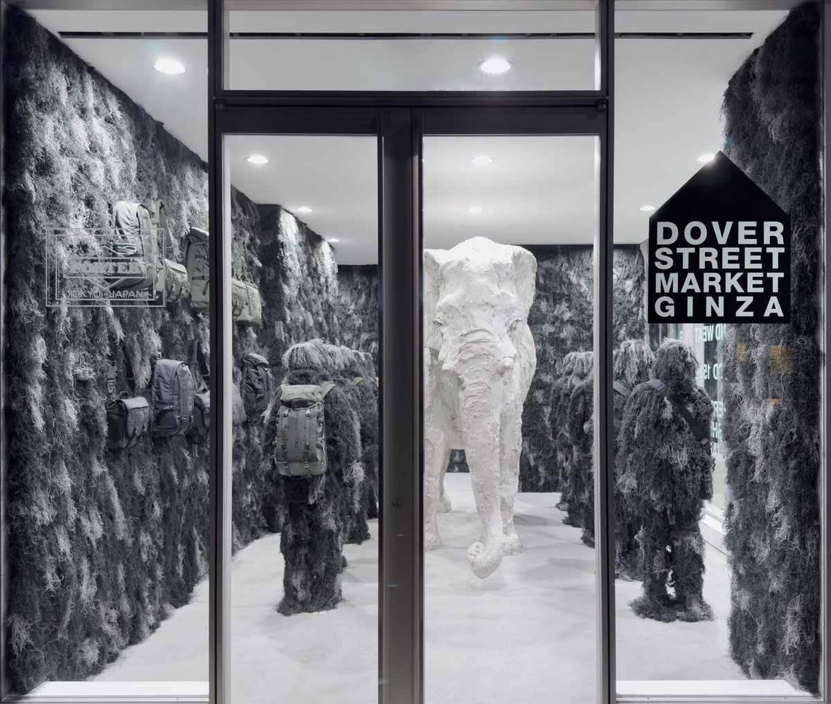 DSMGINZACDG's tweet photo. PORTER special installation “Monochrome” at Dover Street Market Ginza 1F Elephant Space.
#Porter
#DoverStreetMarketGinza
#PorterMonochrome https://t.co/yKBey0Ylwv