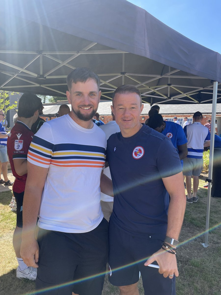 DanSnow1708's tweet image. Great morning at the training ground meeting the players and having a tour. Very well done by the new owners 🔵⚪️ #readingfc @ReadingFC