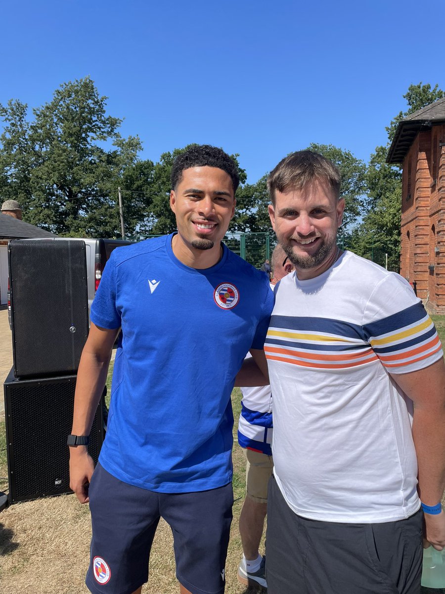 DanSnow1708's tweet image. Great morning at the training ground meeting the players and having a tour. Very well done by the new owners 🔵⚪️ #readingfc @ReadingFC