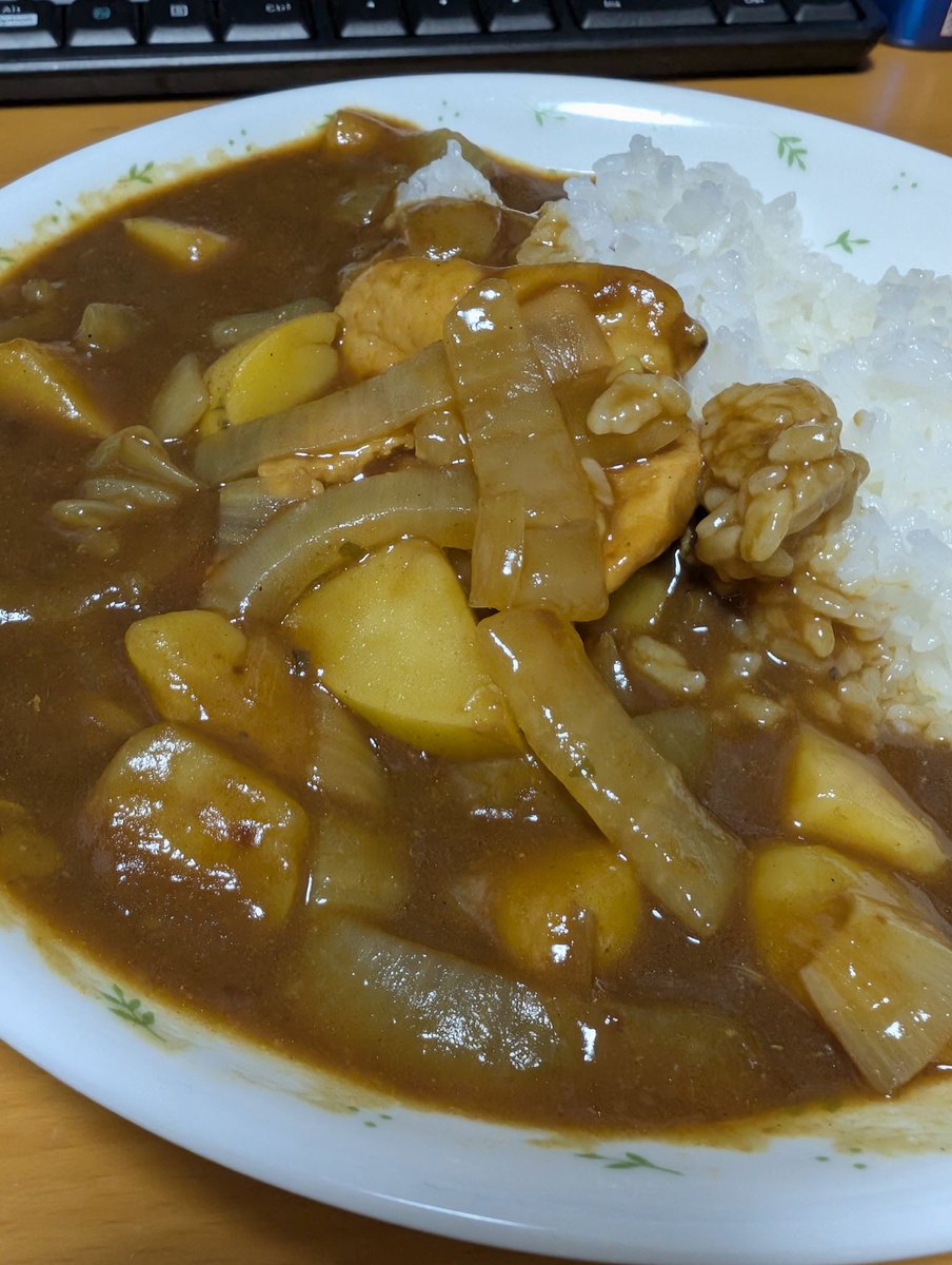 Ethan_for_vr's tweet image. カレーうんまぁい🥰
でも手がニンニクくっさぁい🫢
#自炊 #料理 #カレー