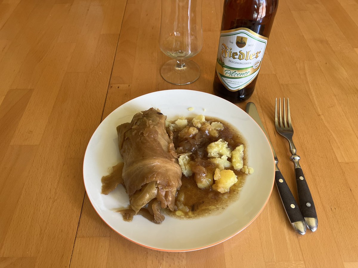 Zeitenspringer's tweet image. Sonntag, 13.Juli 2025
Deutsches Kulturerbe: Krautwickel mit Salzkartoffeln.
Der Appetit steigt!
