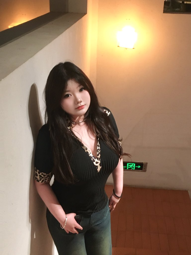 理子 tweet media