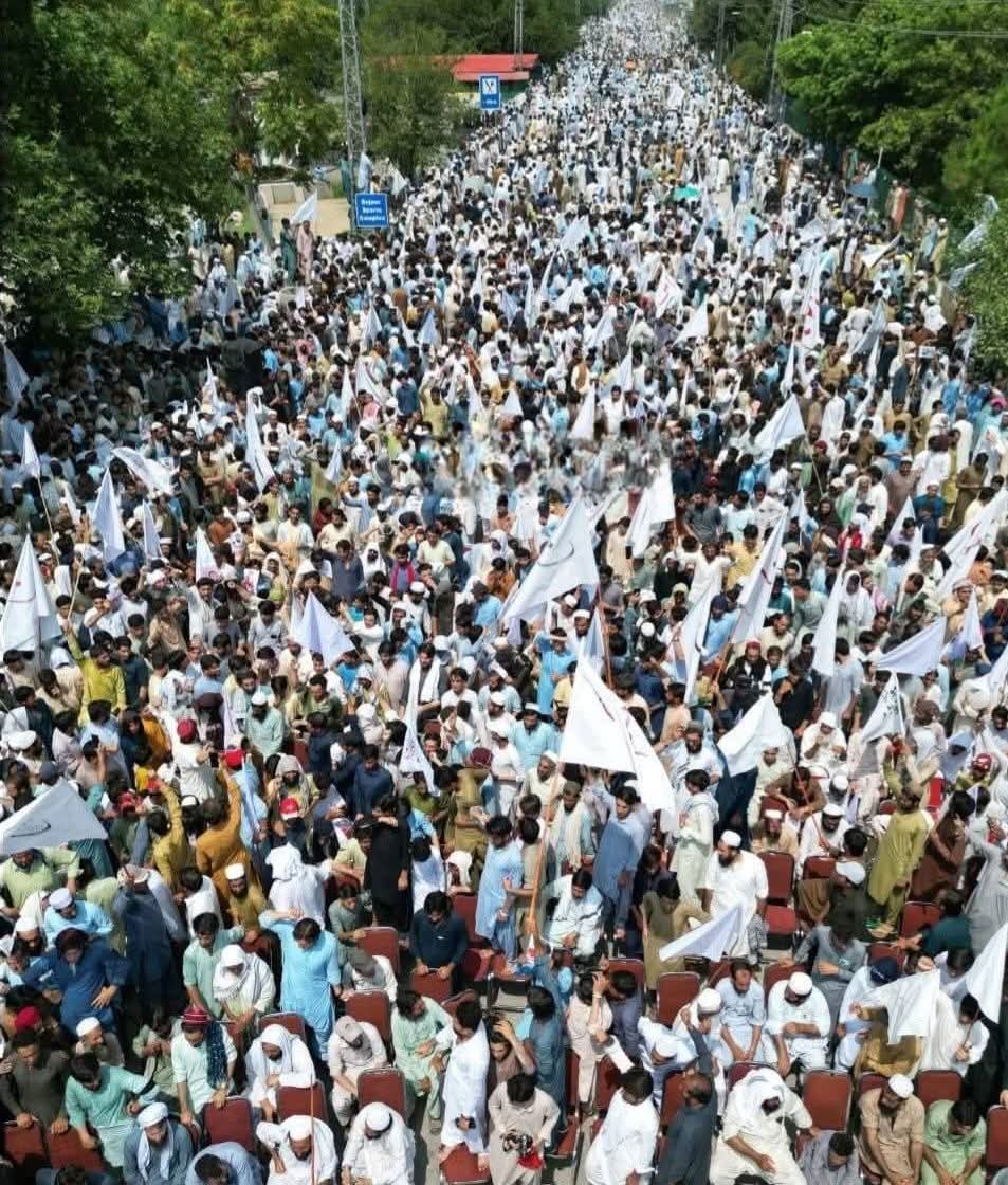 باجوڑ امن پاسون!!
سابقہ سینیٹر مولانا عبدالرشید ، باجوڑ آمن پاسون کے شرکاء سے خطاب کررہے ہیں۔
#Bajaur
#BajaurAmanPasoon