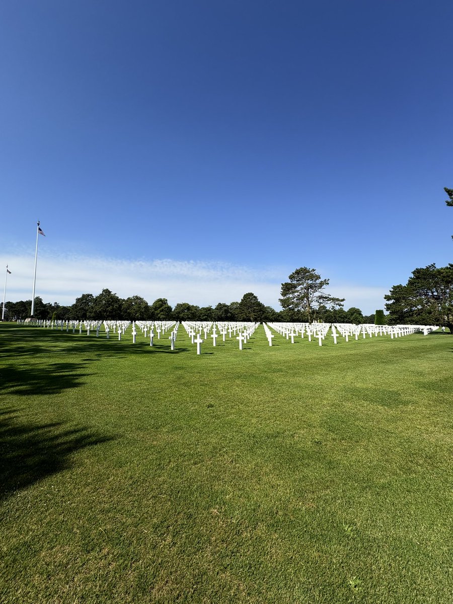 MsMalcolmHis's tweet photo. We also managed to touch on a bit of History, and paid a visit to Omaha Beach and the American Cemetery and Memorial. Such a worthwhile experience! https://t.co/2otK0hggo3