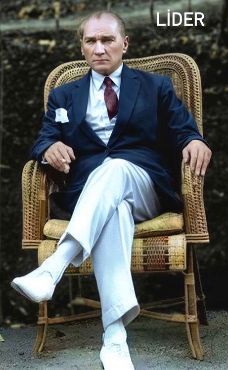 NEDEN SEVMİYORUM VE OY VERMİYORUM BİLİYORMUSUN...?!

Aha sıralıyorum;

👉Ben Amerika'ya katil derken
Sen katile hizmet ediyordun.

👉Ben Fetö'ye "terörist" derken
Sen "hoca efendi" diyordun.

👉Ben Atatürkçü paşalara sahip çıkarken
Sen Ergenekon'un savcısıydın.

👉Ben Suriye'nin