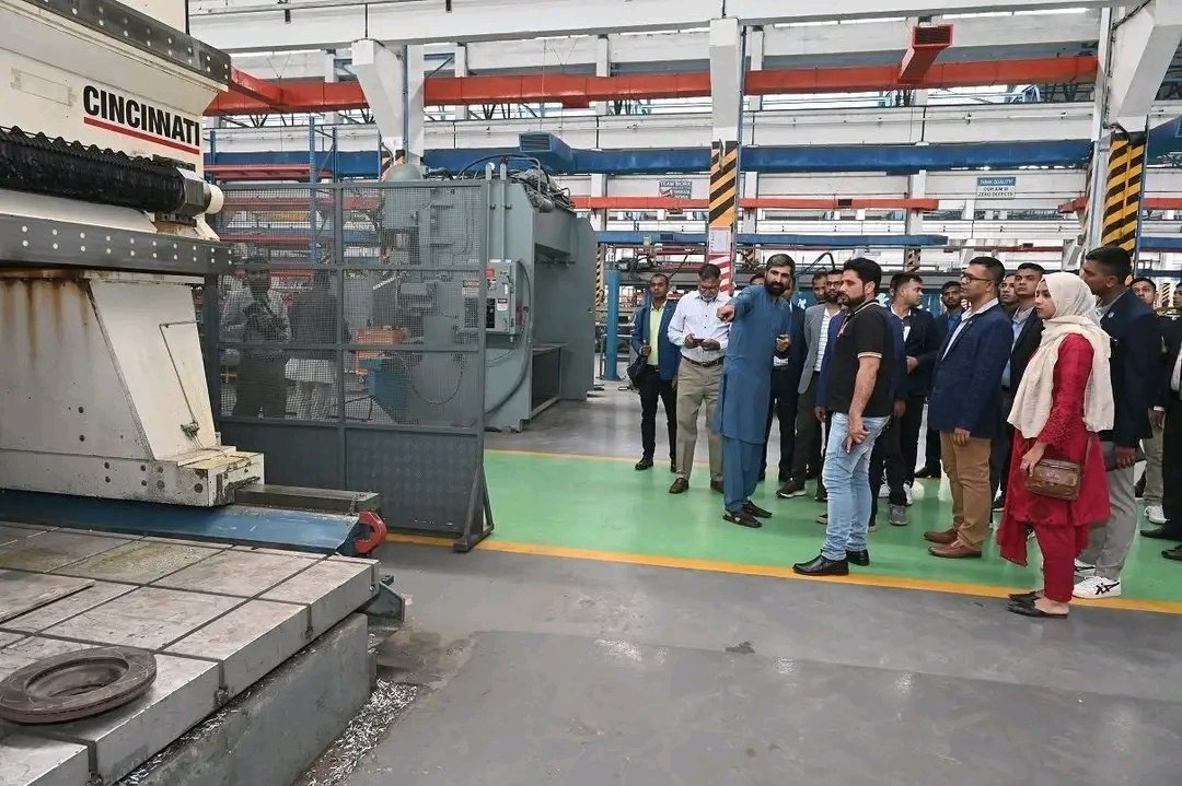 DefenseDtb's tweet image. A delegation team of the Bangladesh Army recently visited Heavy Industries Taxila (HIT), Pakistan's premier defense contractor specializing in the design and production of tanks, armored personnel carriers (APCs), and other military platforms.
