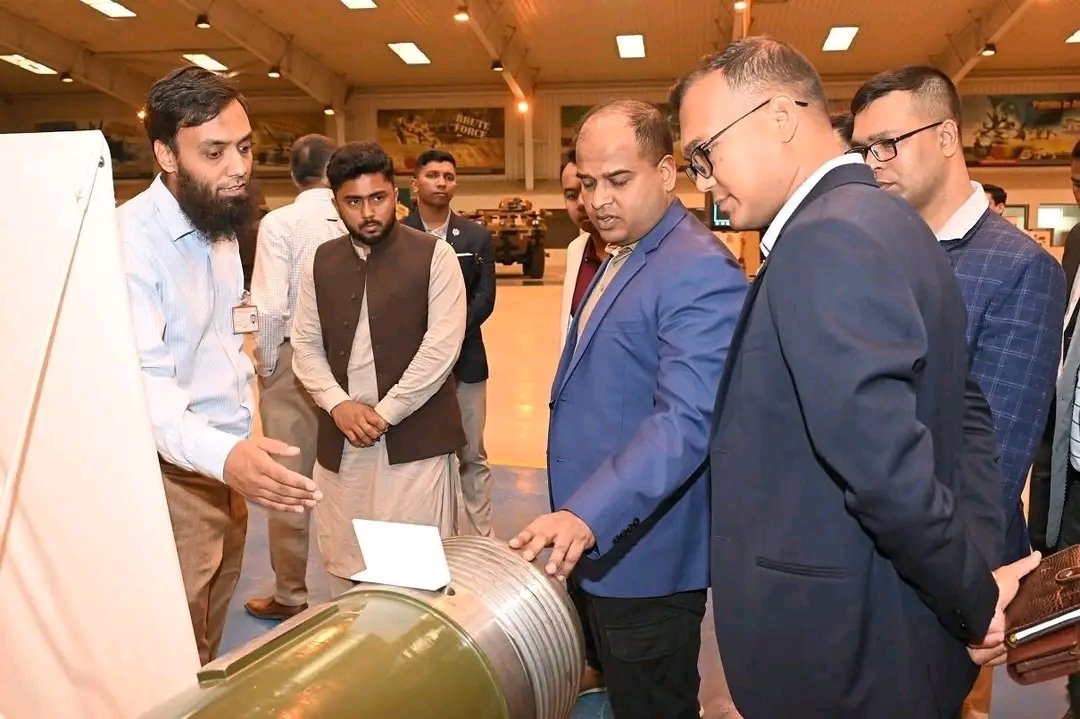 DefenseDtb's tweet image. A delegation team of the Bangladesh Army recently visited Heavy Industries Taxila (HIT), Pakistan's premier defense contractor specializing in the design and production of tanks, armored personnel carriers (APCs), and other military platforms.
