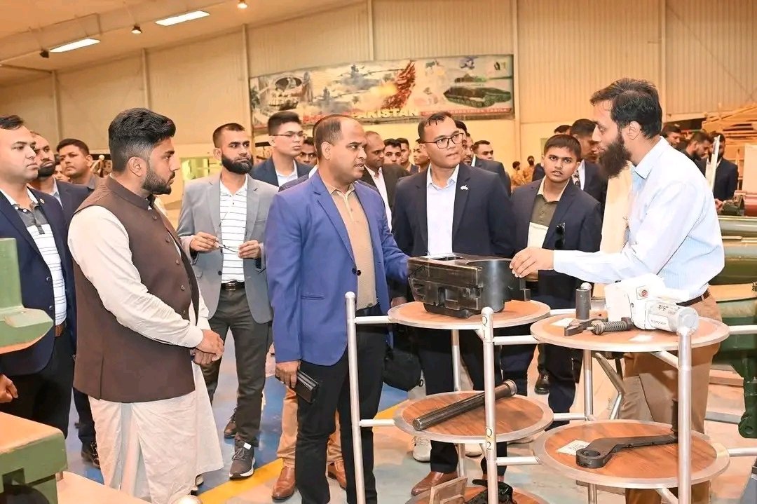 DefenseDtb's tweet image. A delegation team of the Bangladesh Army recently visited Heavy Industries Taxila (HIT), Pakistan's premier defense contractor specializing in the design and production of tanks, armored personnel carriers (APCs), and other military platforms.
