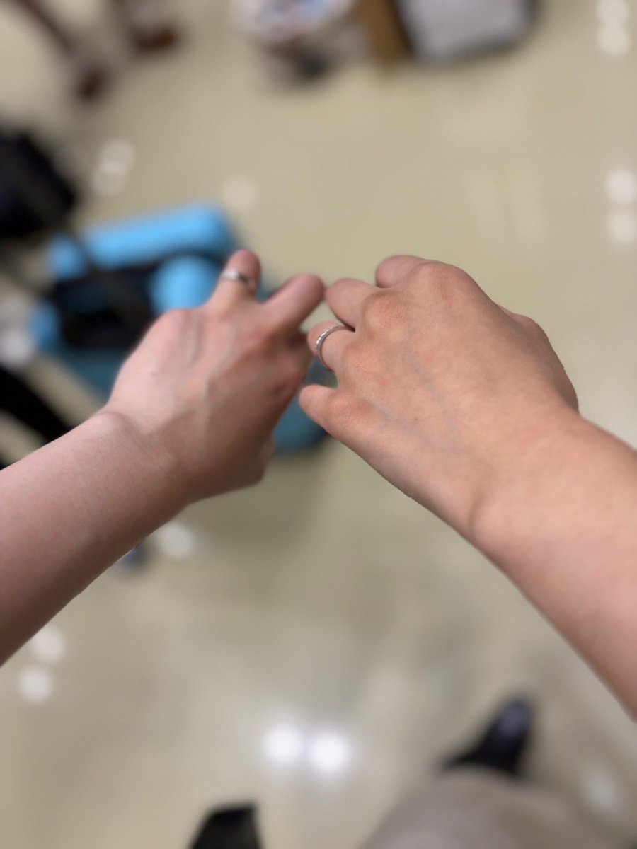 今日はりくさんと動物病院併設🐺❄️してました！
設営お手伝いいただいた方々😭🙏、遊びに来てくださった方々ありがとうございました！！みなさんの御本たのしみです( ¨̮ )⟡.·