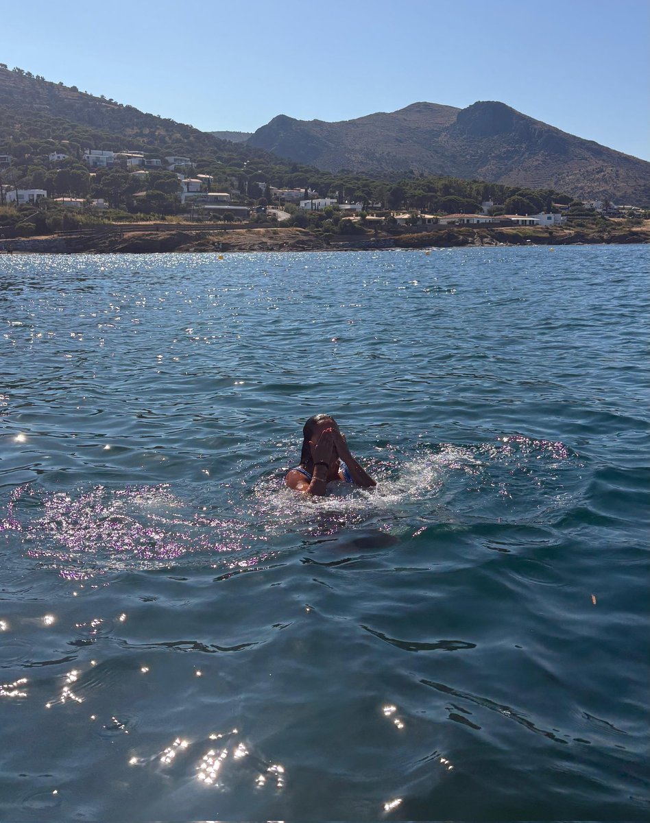 Tras 38 años de pesadillas superé mi #fobia: 
Saltar de un barco al mar.
Fue un proceso largo.
Gracias a mi #familia y a mis #hijos por hacer este día tan especial y lleno de amor.
Si, un #secuestro deja cicatrices para toda la vida.
#tratadepersonas #adopcion #ilegal #libro